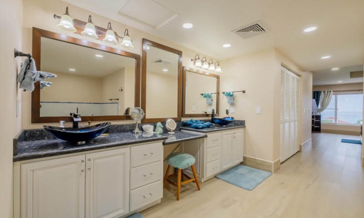 17-Coconuts-Penthouse-sale-Master-Bath