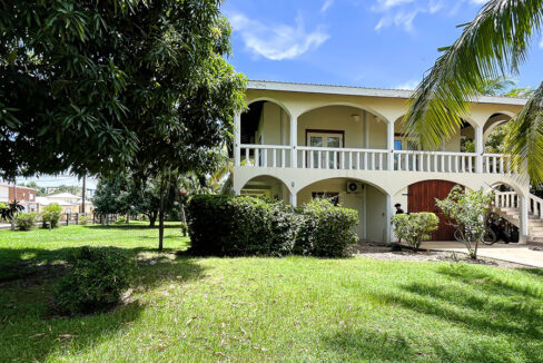 17-canal-home-in-Placencia-village