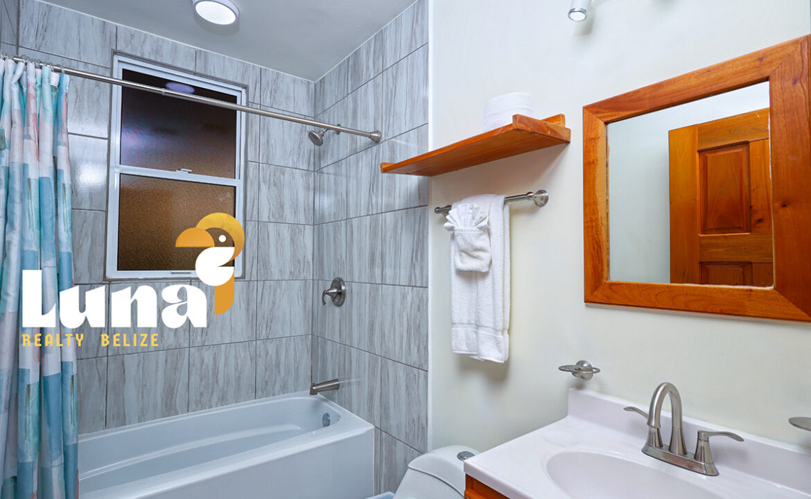 18.-Casa-Tamalito-Bathroom-with-tub-1170x785
