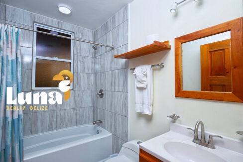 18.-Casa-Tamalito-Bathroom-with-tub-1170x785