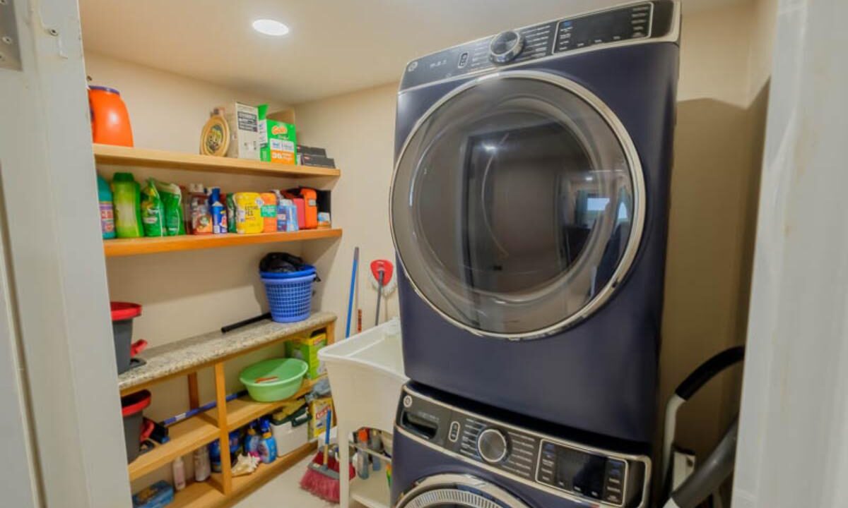 20-Coconuts-Penthouse-sale-Laundry-Room