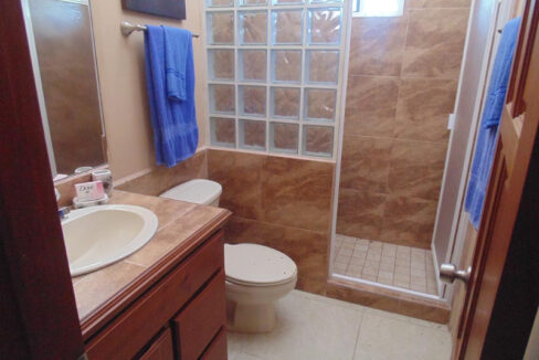 2165_14bathroom