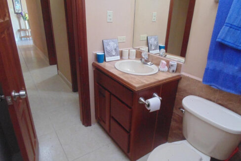 2165_15bathroom2