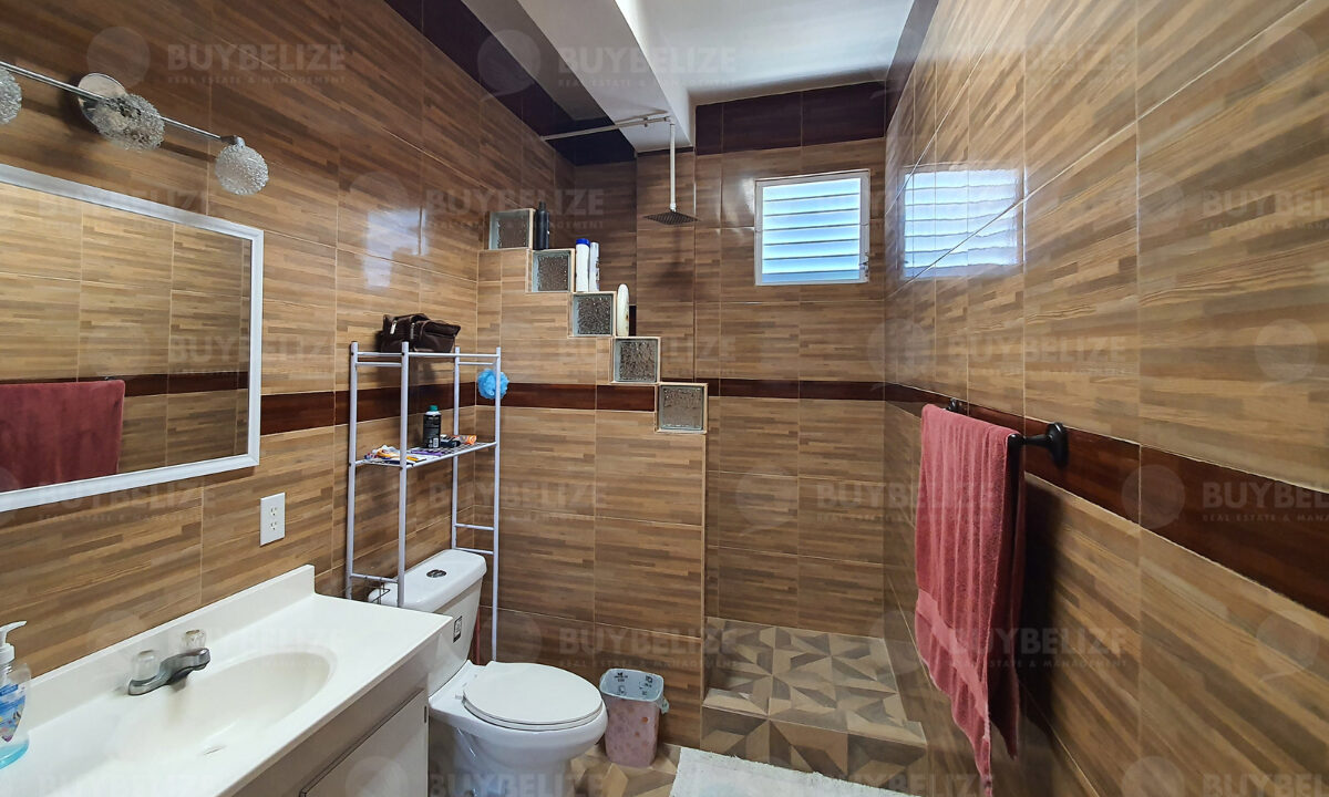 2744_7bathroom20close