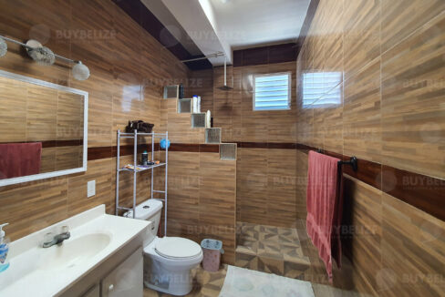 2744_7bathroom20close