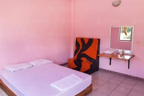 310_1220Motel20Room201