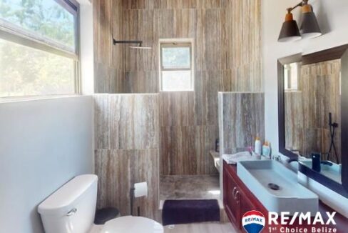 3220_PalmDrBathroom1