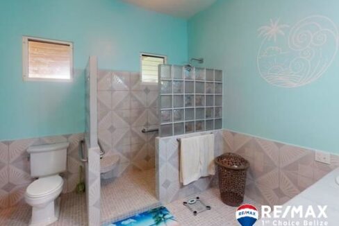 3224_PlantationDriveBathroom