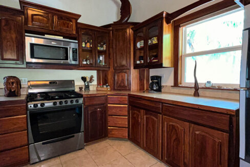 7-canal-home-in-Placencia-village