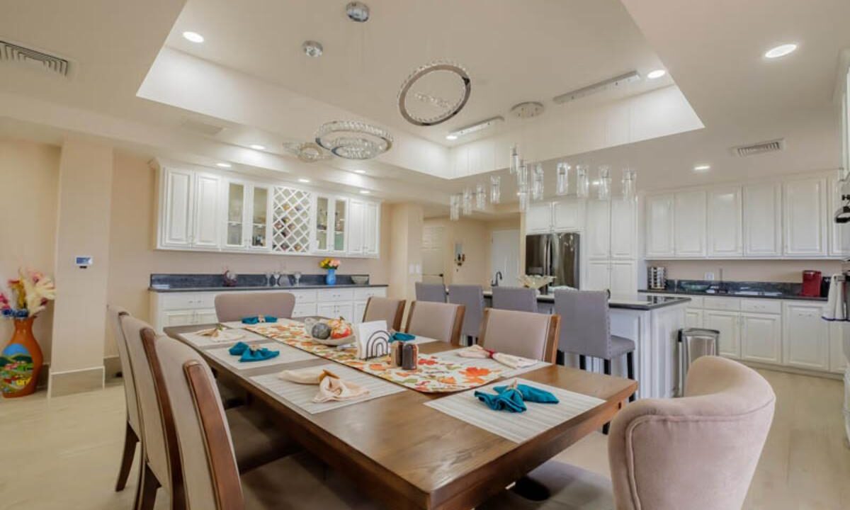 9-Coconuts-Penthouse-sale-Dining