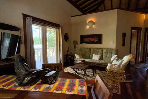 9-canal-home-in-Placencia-village