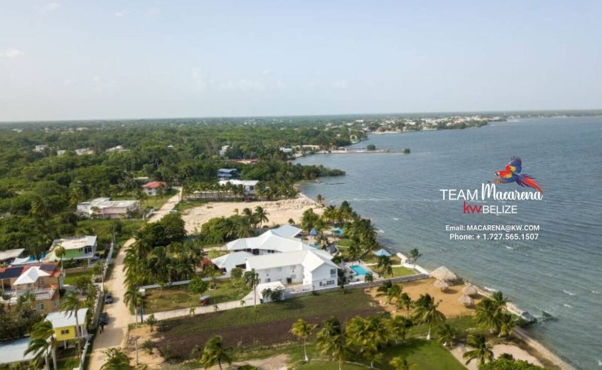 Beautifully-Furnished-Waterfront-Home-10-1170x785