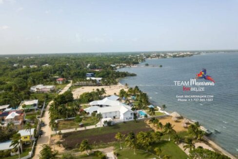 Beautifully-Furnished-Waterfront-Home-10-1170x785