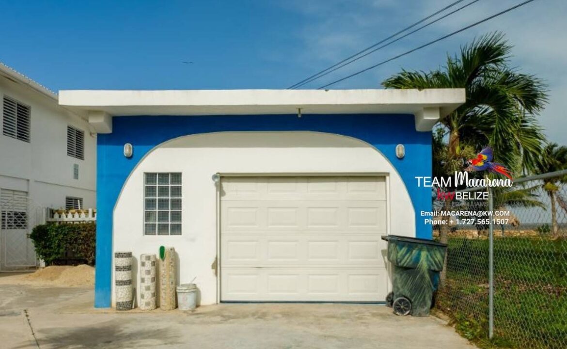 Beautifully-Furnished-Waterfront-Home-13-1170x785