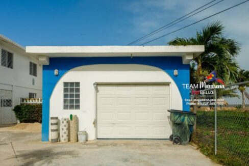 Beautifully-Furnished-Waterfront-Home-13-1170x785