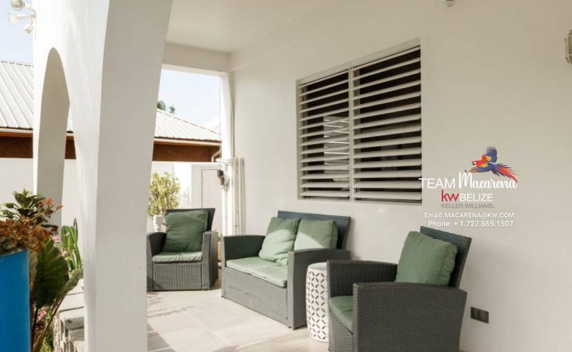 Beautifully-Furnished-Waterfront-Home-16-1170x785