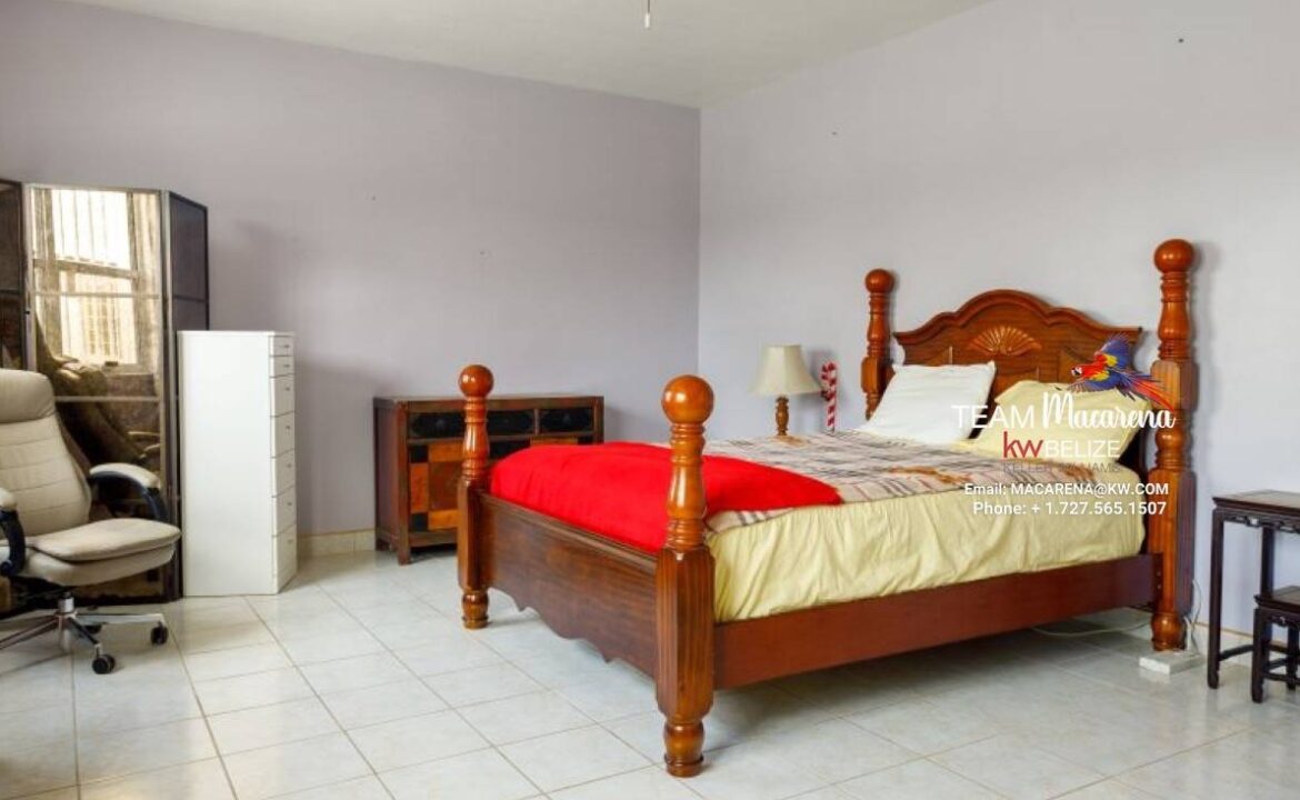 Beautifully-Furnished-Waterfront-Home-18-1170x785
