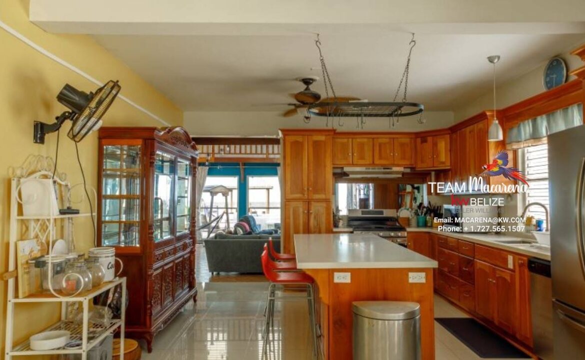 Beautifully-Furnished-Waterfront-Home-19-1170x785