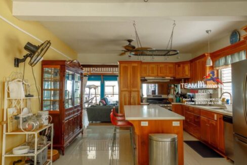 Beautifully-Furnished-Waterfront-Home-19-1170x785
