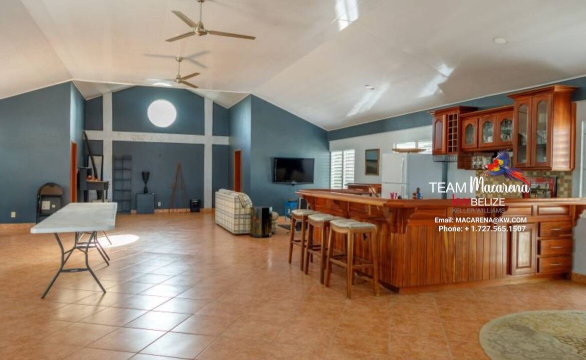 Beautifully-Furnished-Waterfront-Home-2-1170x785