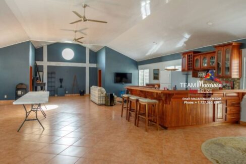 Beautifully-Furnished-Waterfront-Home-2-1170x785