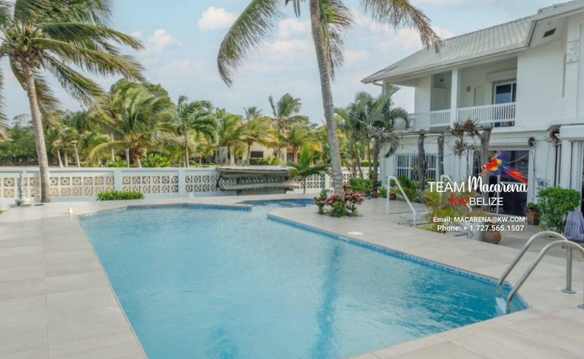 Beautifully-Furnished-Waterfront-Home-24-1170x785