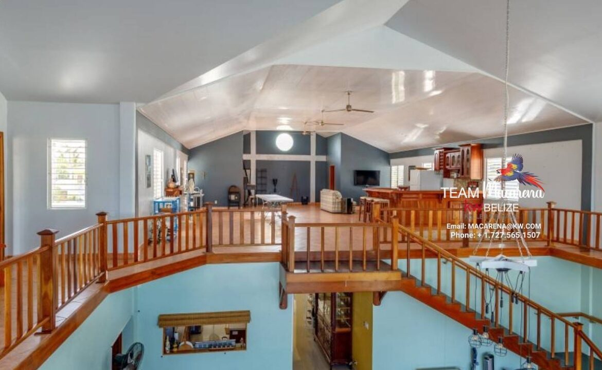 Beautifully-Furnished-Waterfront-Home-3-1170x785