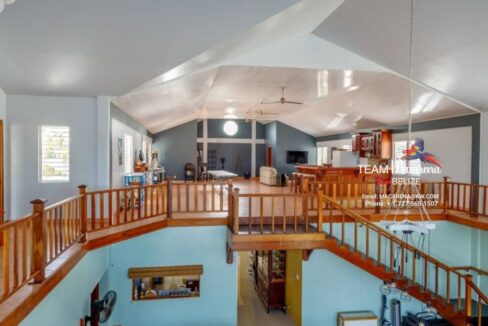 Beautifully-Furnished-Waterfront-Home-3-1170x785