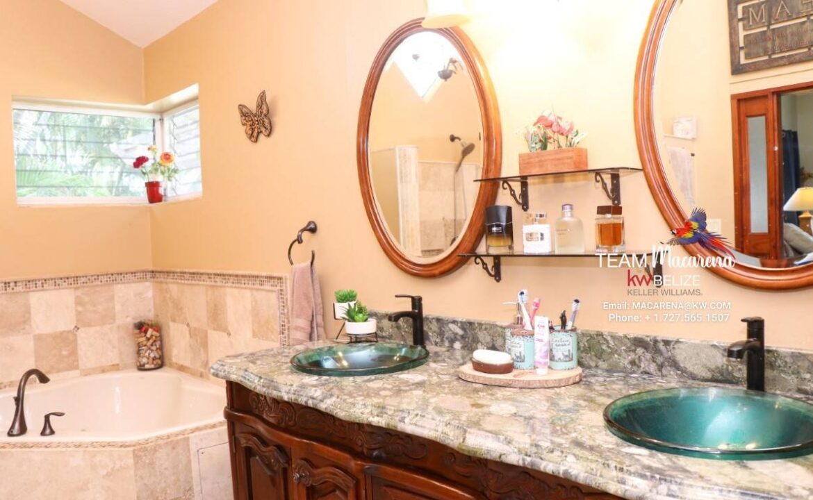 Exquisite-Belize-Luxury-Estate-Santa-Elena14-1170x785
