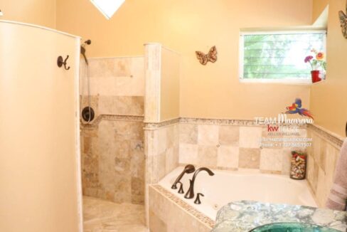 Exquisite-Belize-Luxury-Estate-Santa-Elena15-1170x785
