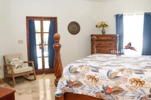 Exquisite-Belize-Luxury-Estate-Santa-Elena16-1170x785