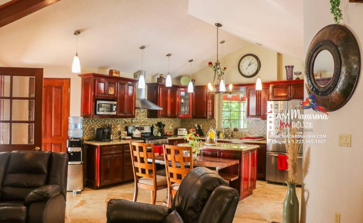 Exquisite-Belize-Luxury-Estate-Santa-Elena4-1170x785