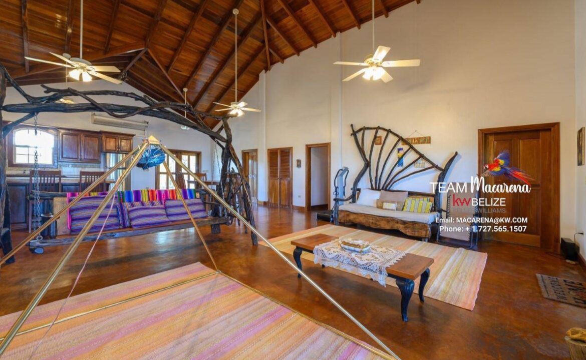 Stunning-Beachfront-House-Sitte-Point31-1170x785