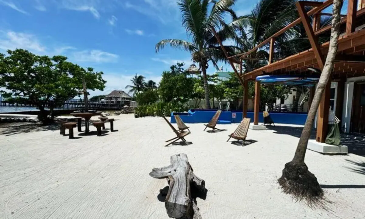 rustic_beachfront_retreat007_caye_caulker_belize