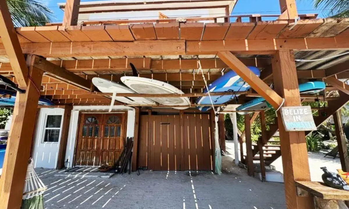rustic_beachfront_retreat008_caye_caulker_belize