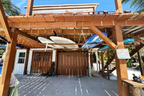 rustic_beachfront_retreat008_caye_caulker_belize