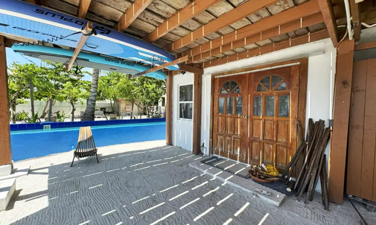 rustic_beachfront_retreat009_caye_caulker_belize