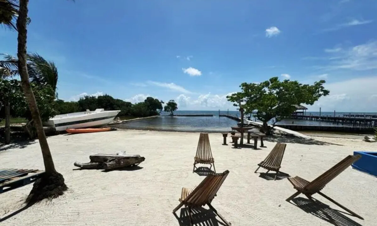 rustic_beachfront_retreat010_caye_caulker_belize