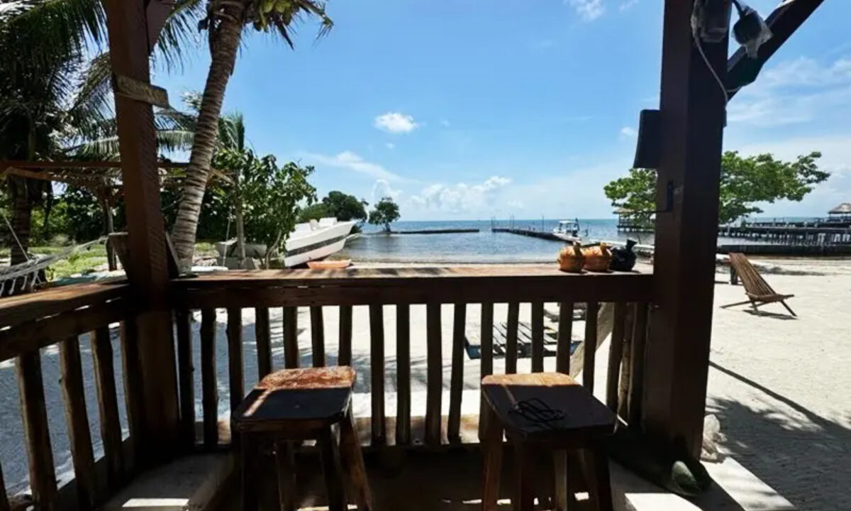 rustic_beachfront_retreat014_caye_caulker_belize