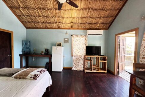 waterfront_in_the_village_129_caye_caulker_belize