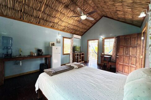 waterfront_in_the_village_139_caye_caulker_belize