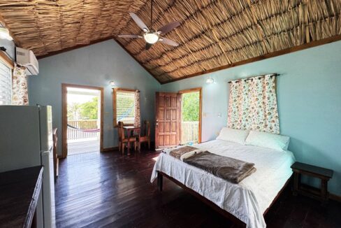 waterfront_in_the_village_146_caye_caulker_belize