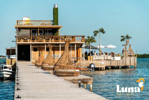3.-Aruna-dock-with-logo