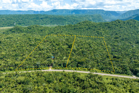 3020Acre20Eco20Retreat20with20Cave20Hummingbird20Highway2002