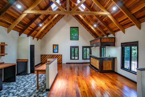 3020Acre20Eco20Retreat20with20Cave20Hummingbird20Highway2011
