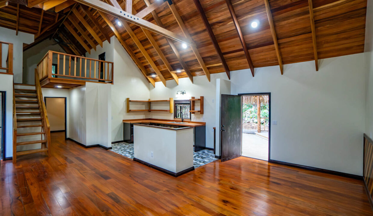 3020Acre20Eco20Retreat20with20Cave20Hummingbird20Highway2012