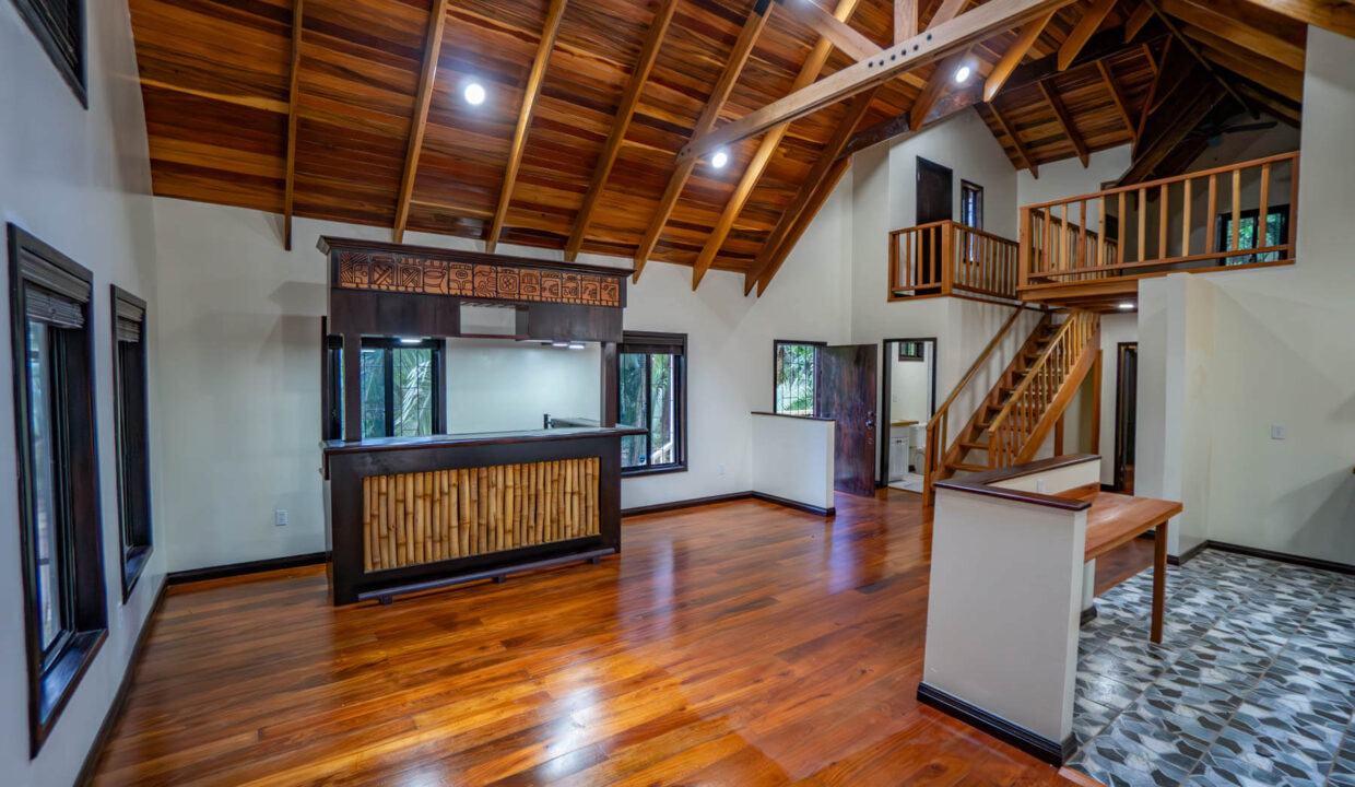 3020Acre20Eco20Retreat20with20Cave20Hummingbird20Highway2015