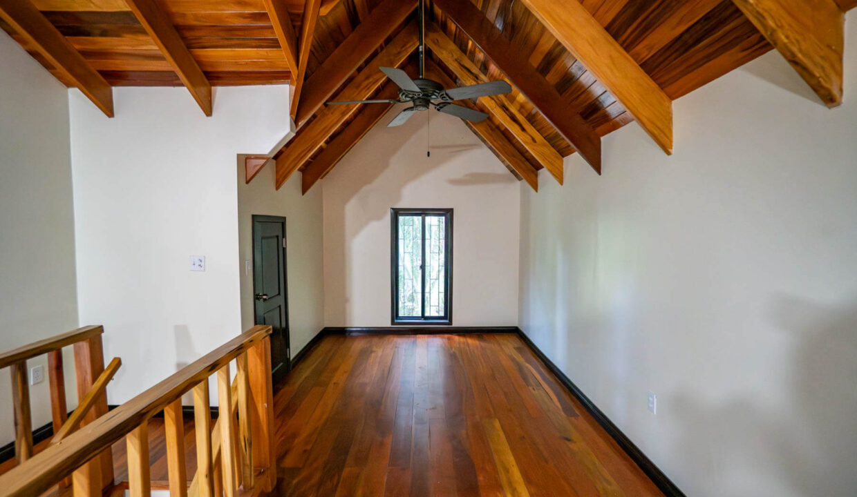 3020Acre20Eco20Retreat20with20Cave20Hummingbird20Highway2018