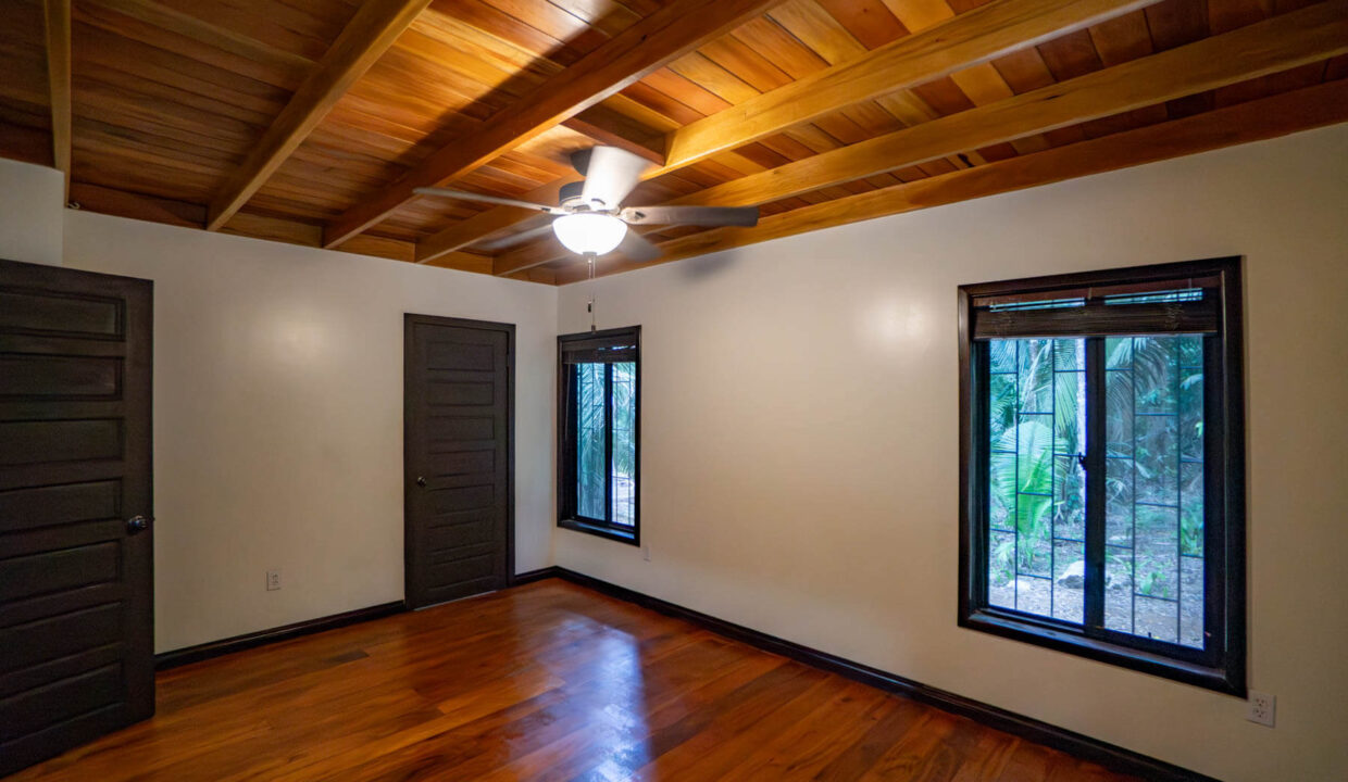 3020Acre20Eco20Retreat20with20Cave20Hummingbird20Highway2021
