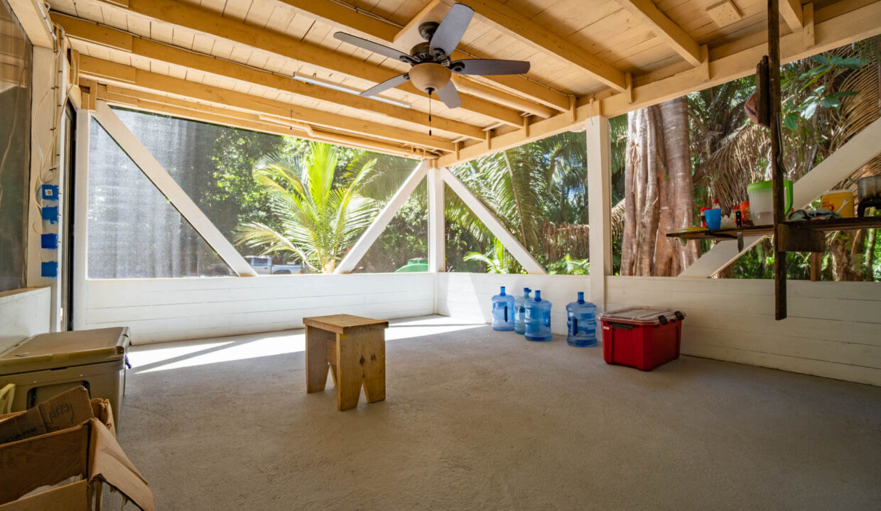 3020Acre20Eco20Retreat20with20Cave20Hummingbird20Highway2032